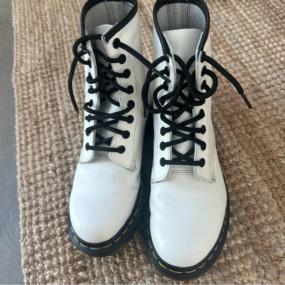 Doc Martens 1460 SMOOTH LEATHER LACE UP BOOTS - Picture 2 of 13